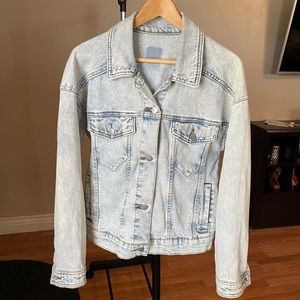 Vintage Denim Jacket fits M - 23” length, 21” pit